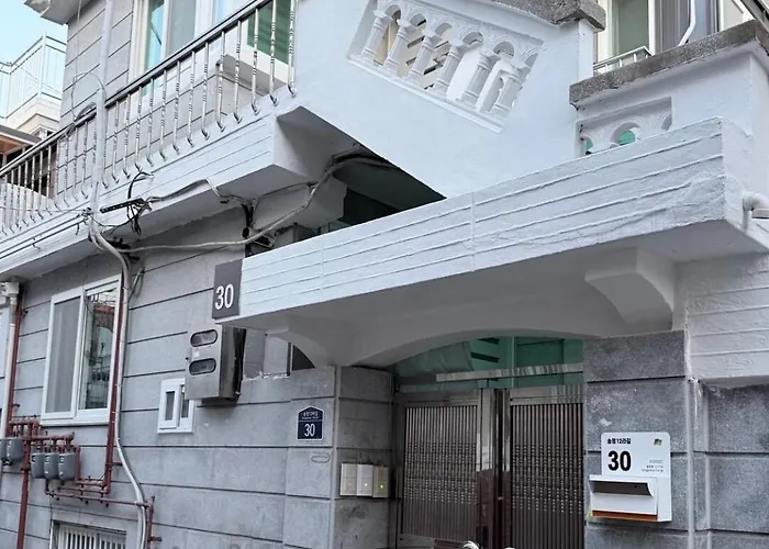Near Seongsu Songjeong 아파트 *